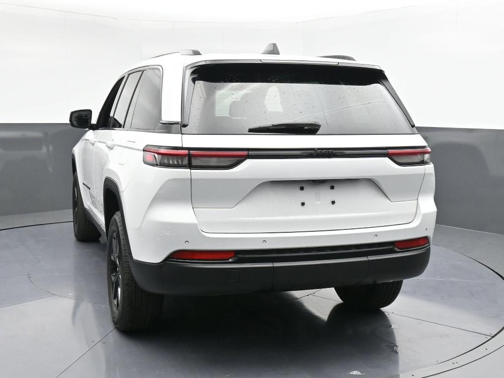 used 2025 Jeep Grand Cherokee car, priced at $33,998