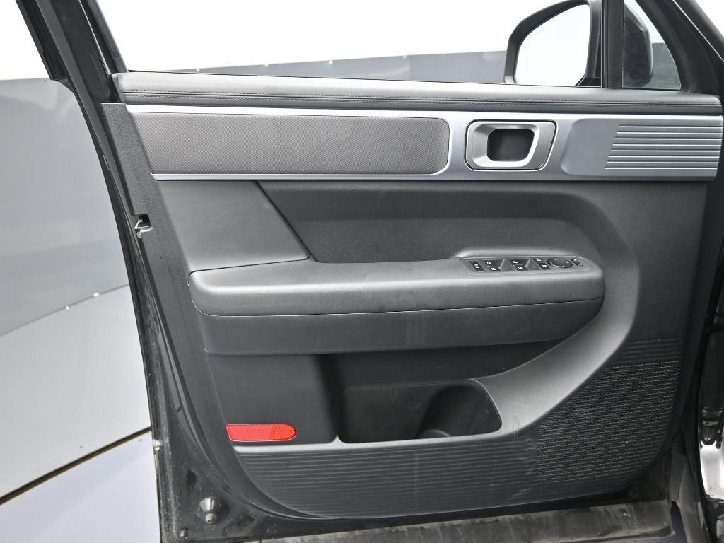 used 2025 Hyundai Santa Fe car, priced at $25,994