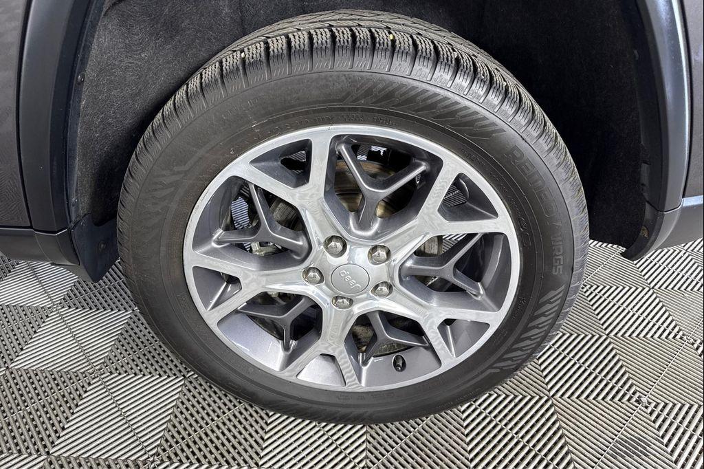 used 2021 Jeep Grand Cherokee car, priced at $28,995
