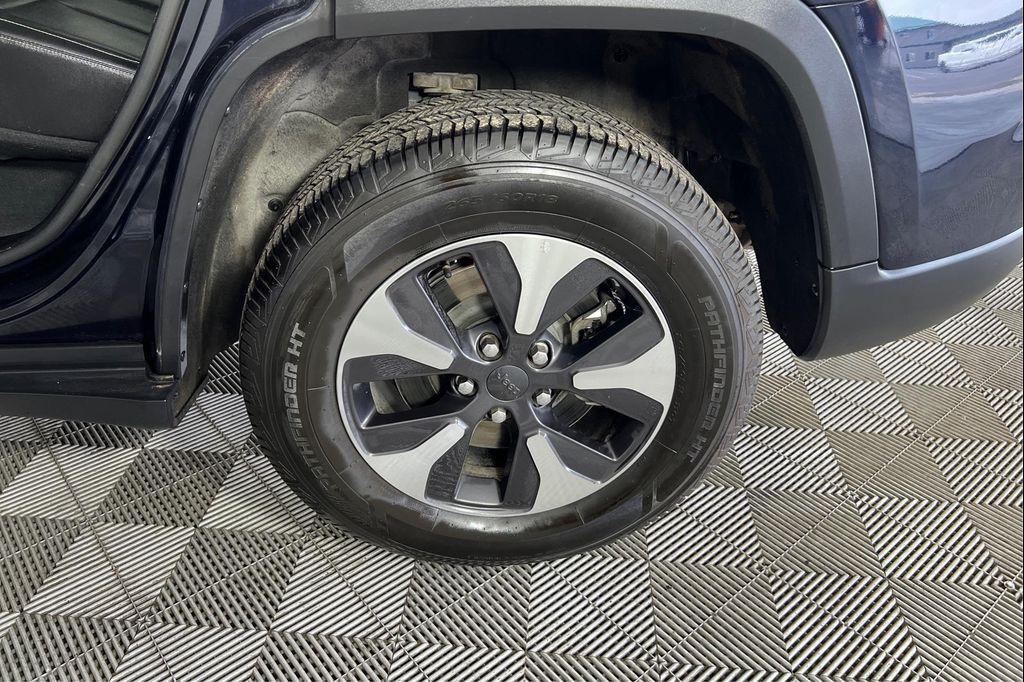 used 2024 Jeep Grand Cherokee 4xe car, priced at $28,995