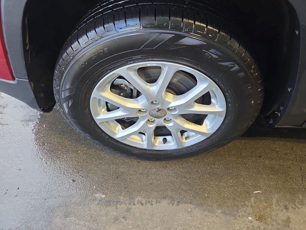 used 2015 Jeep Cherokee car, priced at $11,995