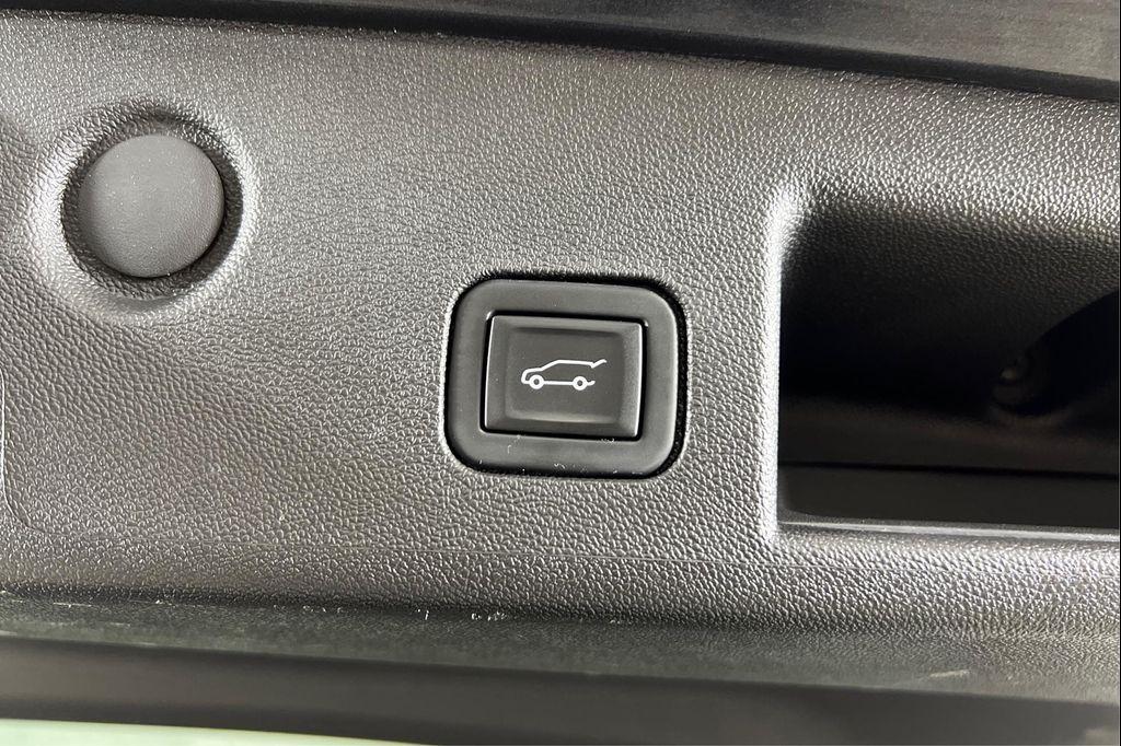 used 2023 Chevrolet Equinox car, priced at $17,995