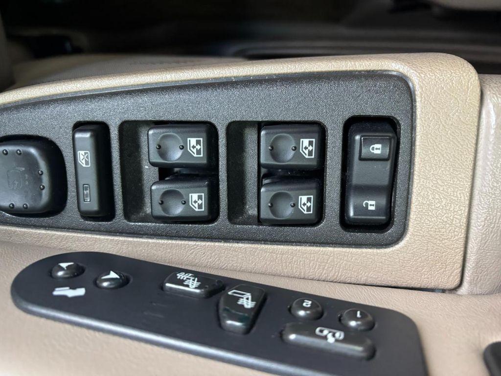 used 2004 Chevrolet Suburban car, priced at $5,995