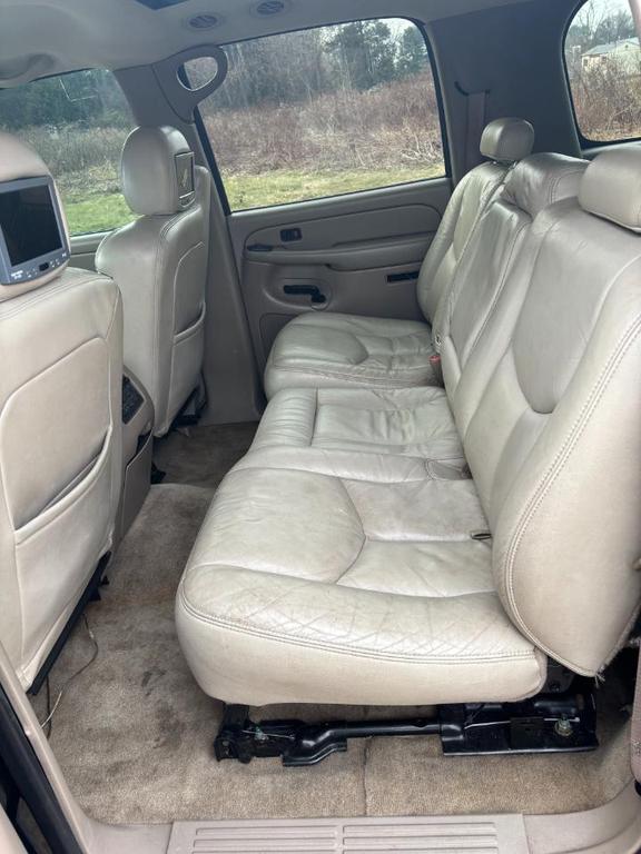 used 2004 Chevrolet Suburban car, priced at $5,995