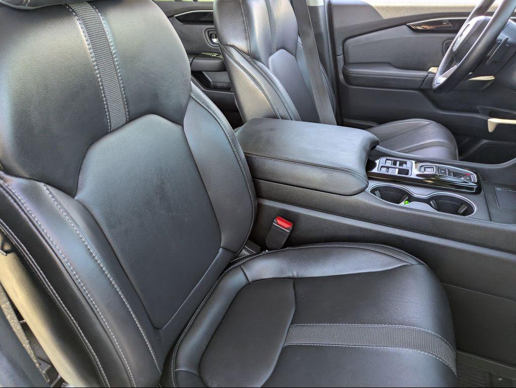 used 2025 Honda Pilot car, priced at $44,393