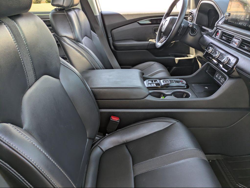 used 2025 Honda Pilot car, priced at $44,393