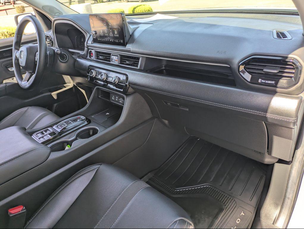 used 2025 Honda Pilot car, priced at $44,393