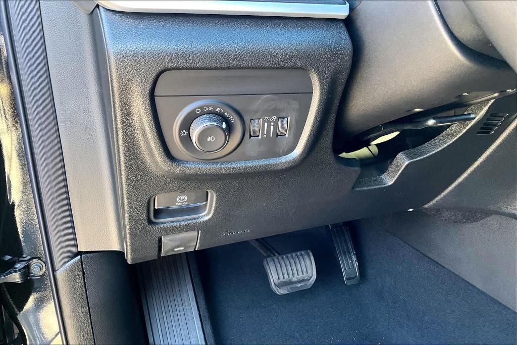 new 2025 Jeep Grand Cherokee car, priced at $44,335