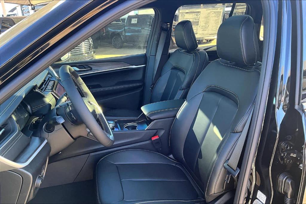 new 2025 Jeep Grand Cherokee car, priced at $44,335