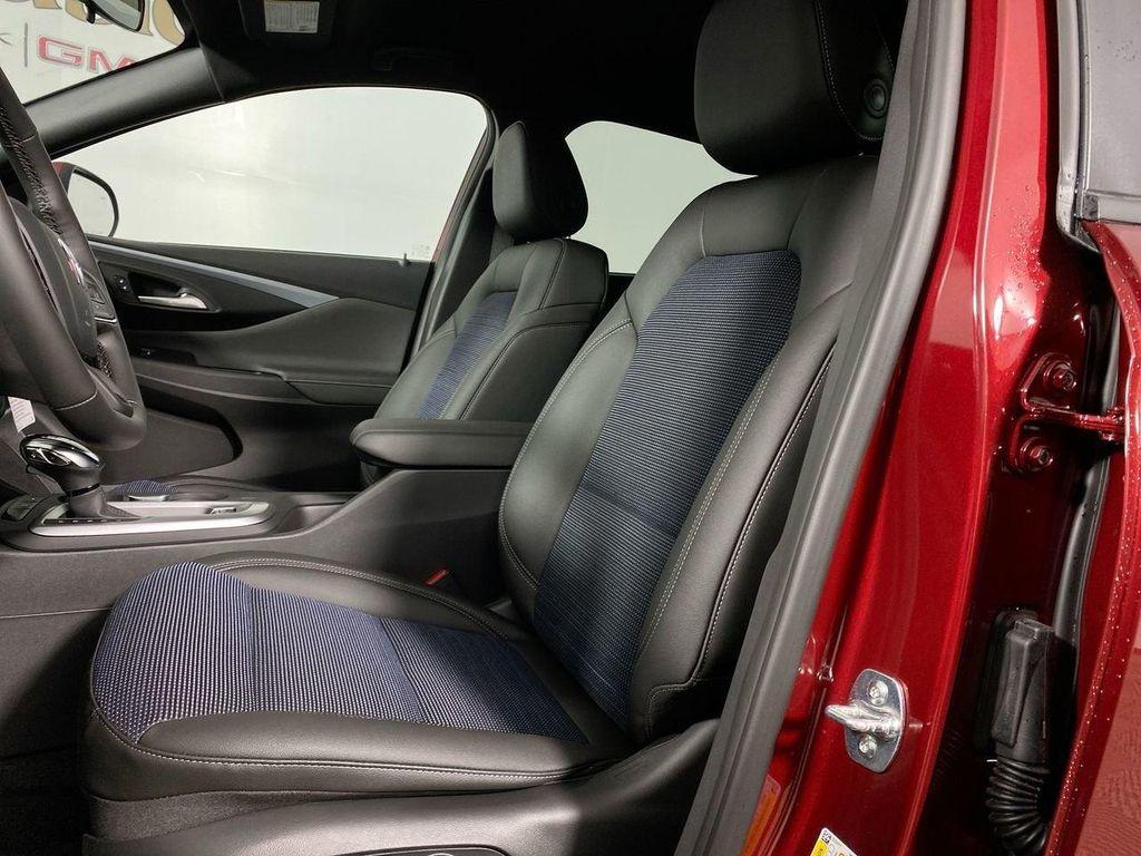 new 2025 Buick Envista car, priced at $25,962