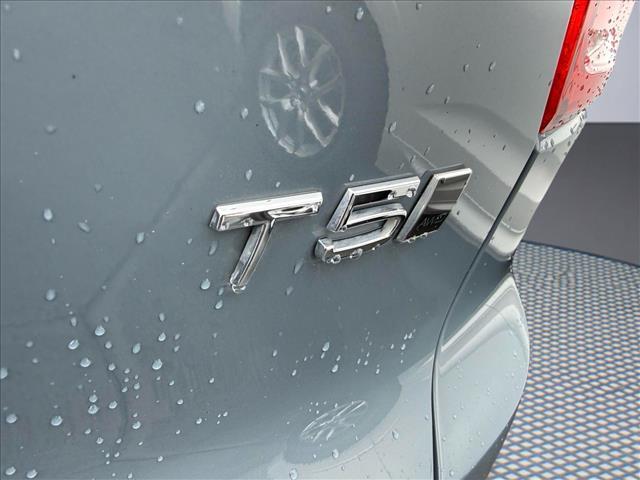 used 2022 Volvo XC40 car, priced at $24,888