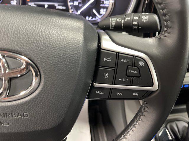 used 2022 Toyota Highlander car, priced at $35,997