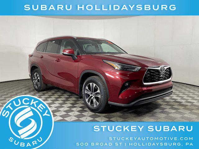 used 2022 Toyota Highlander car, priced at $35,997