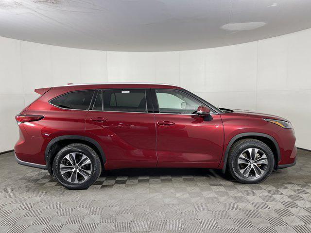used 2022 Toyota Highlander car, priced at $35,997