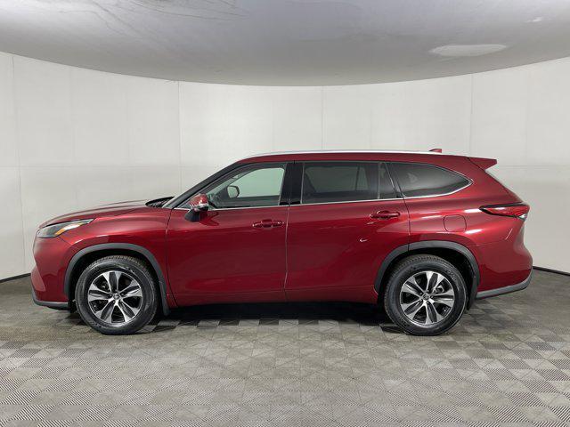 used 2022 Toyota Highlander car, priced at $35,997