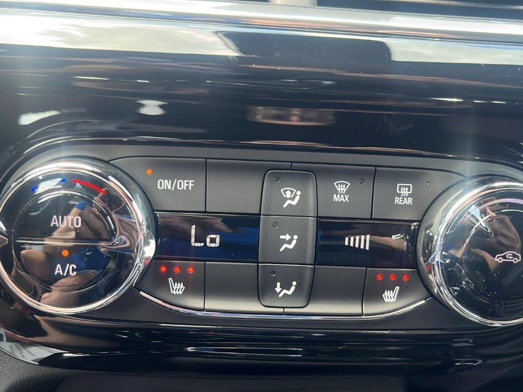 new 2025 Chevrolet Trax car, priced at $25,050