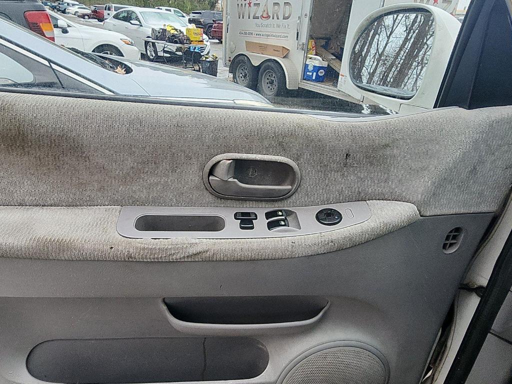 used 2004 Kia Sedona car, priced at $3,000