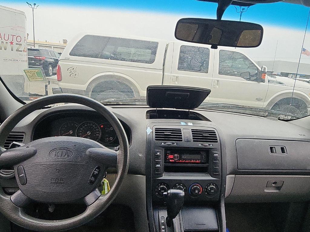 used 2004 Kia Sedona car, priced at $3,000