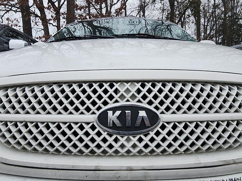 used 2004 Kia Sedona car, priced at $3,000