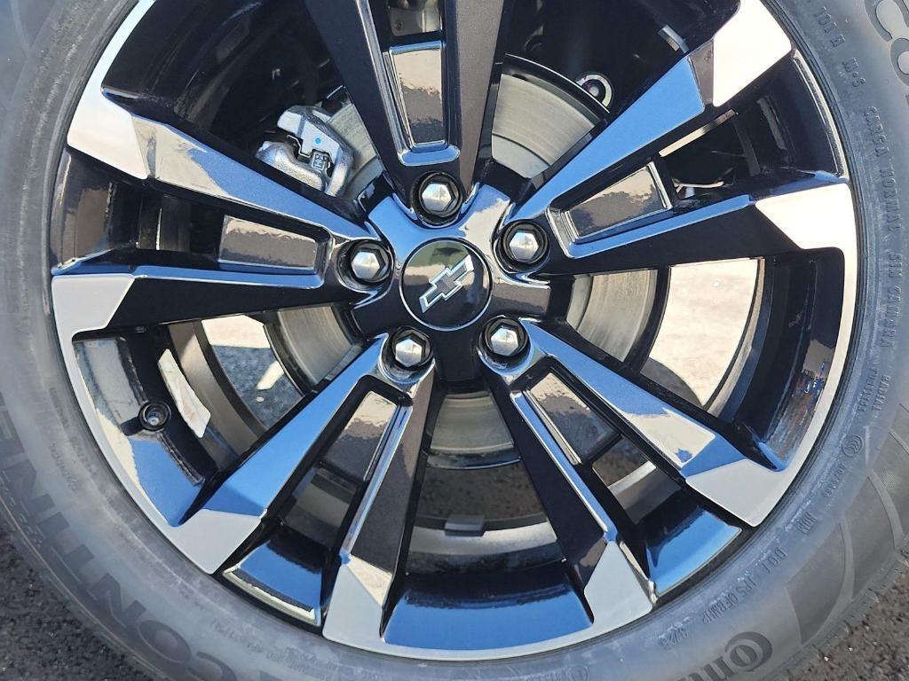 new 2026 Chevrolet Equinox car, priced at $31,395