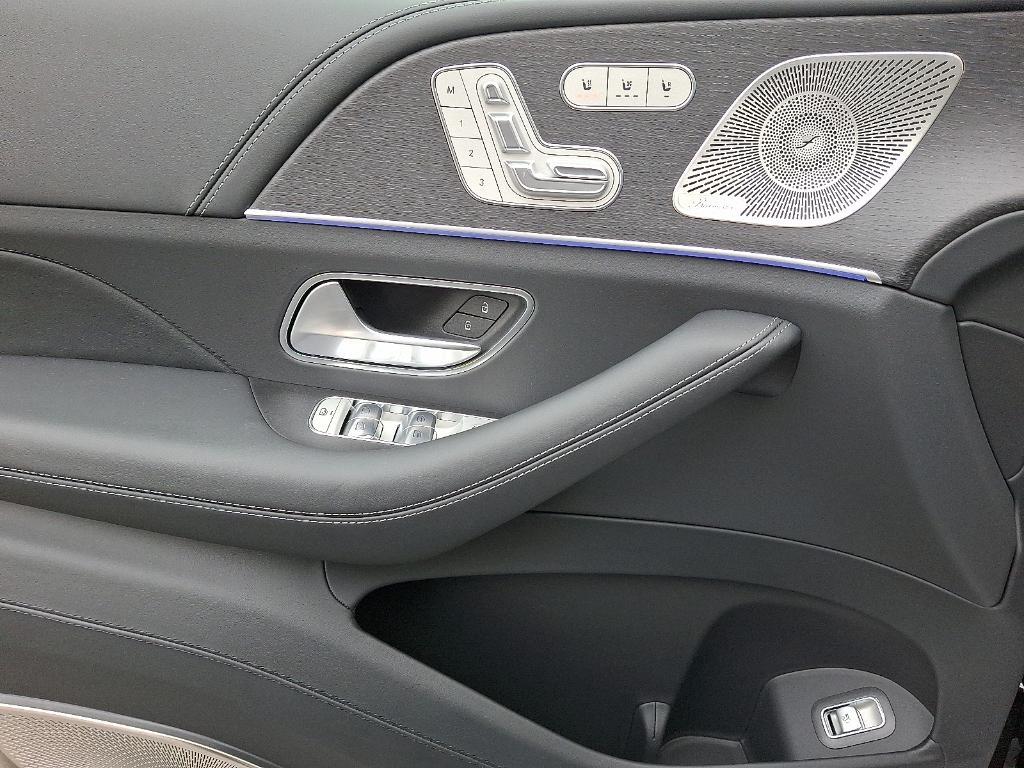 new 2026 Mercedes-Benz Maybach GLS 600 car, priced at $185,250