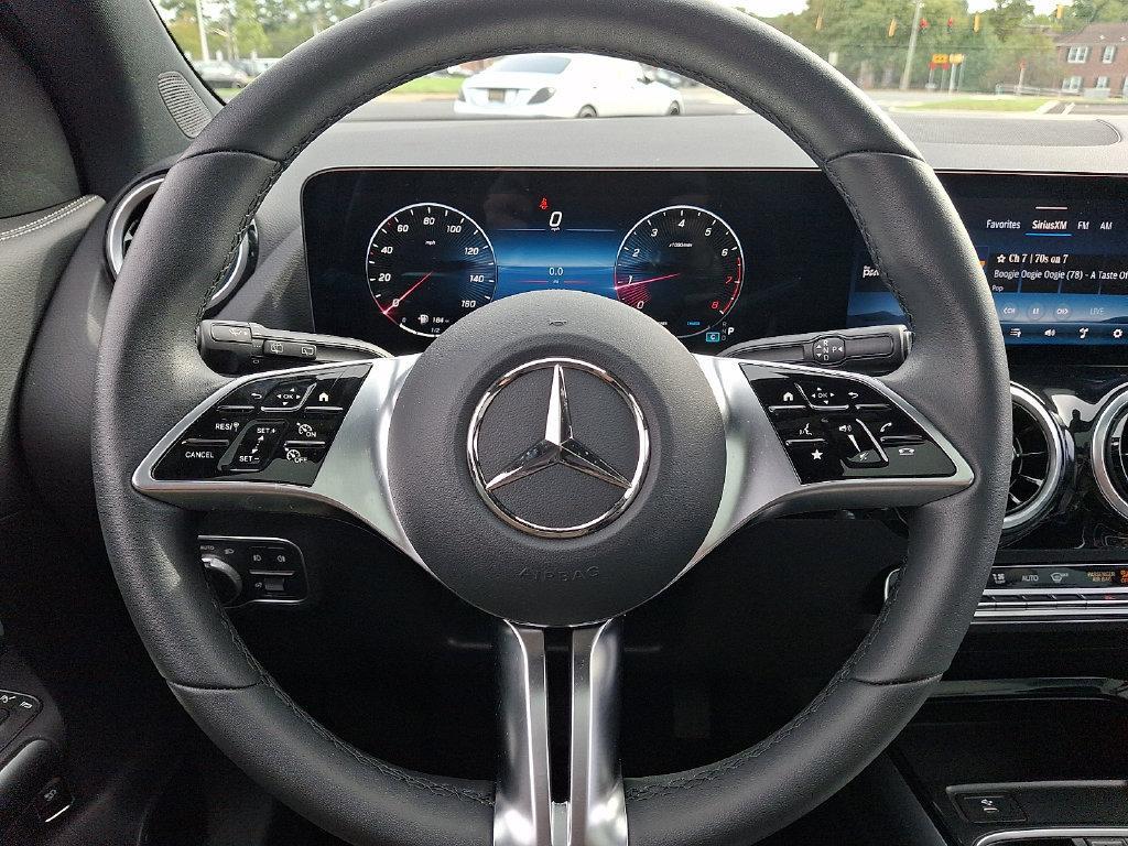 Mercedes-Benz GLA view 19