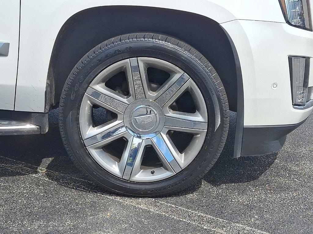 used 2018 Cadillac Escalade ESV car, priced at $27,900