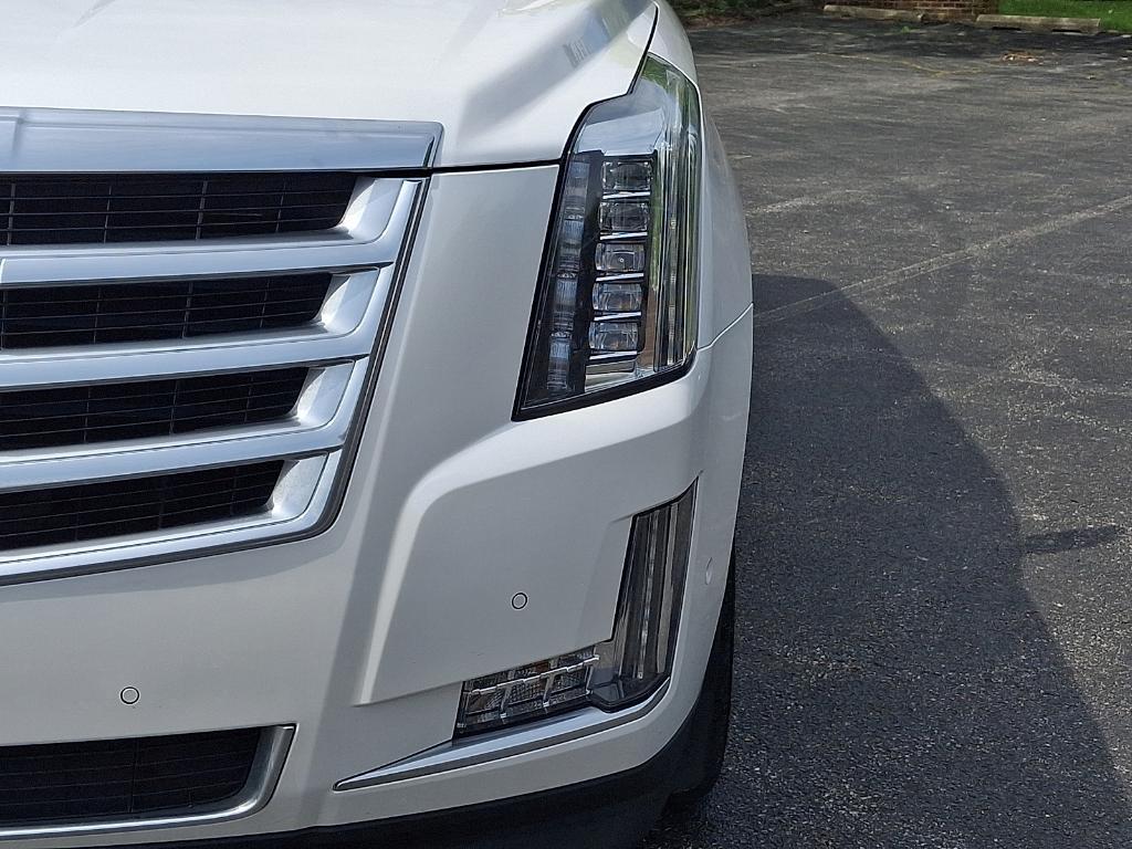 used 2018 Cadillac Escalade ESV car, priced at $27,900