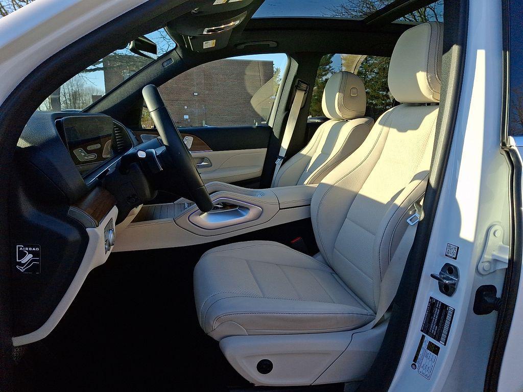 used 2025 Mercedes-Benz GLE 450 car, priced at $68,900