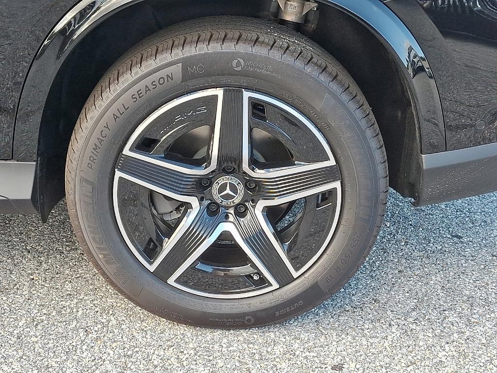 new 2025 Mercedes-Benz GLC 300 car, priced at $58,645