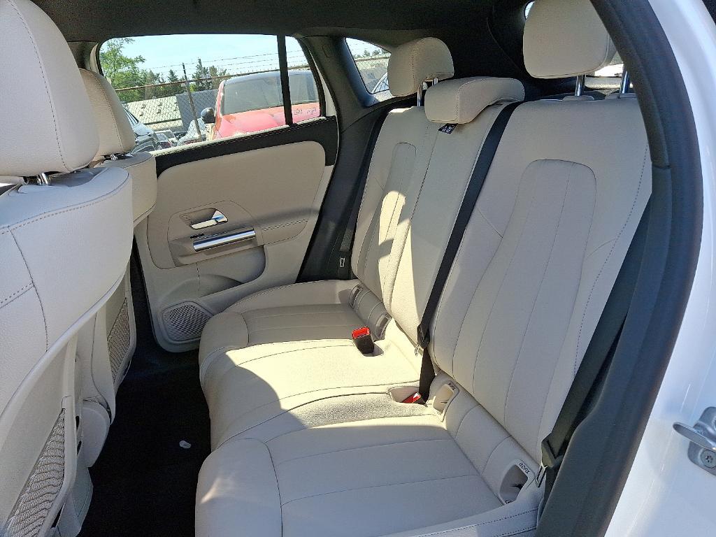 new 2025 Mercedes-Benz GLA 250 car, priced at $44,250