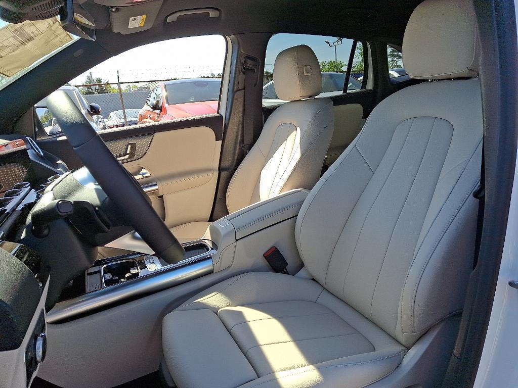 new 2025 Mercedes-Benz GLA 250 car, priced at $44,250