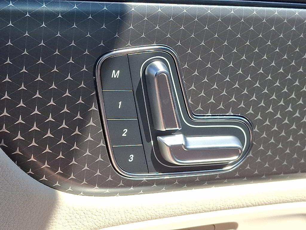 new 2025 Mercedes-Benz GLA 250 car, priced at $44,250