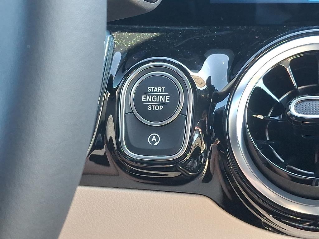 new 2025 Mercedes-Benz GLA 250 car, priced at $44,250