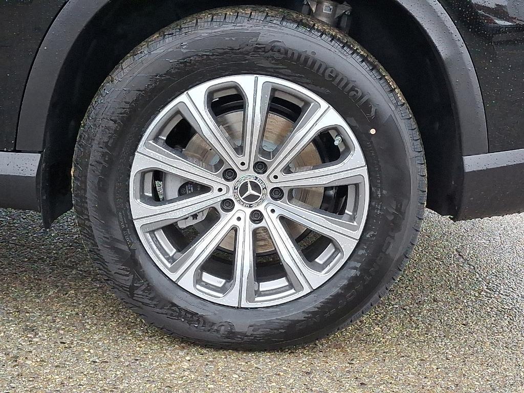 new 2026 Mercedes-Benz GLC 300 car, priced at $59,600