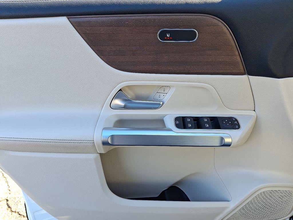 used 2022 Mercedes-Benz GLB 250 car, priced at $30,900