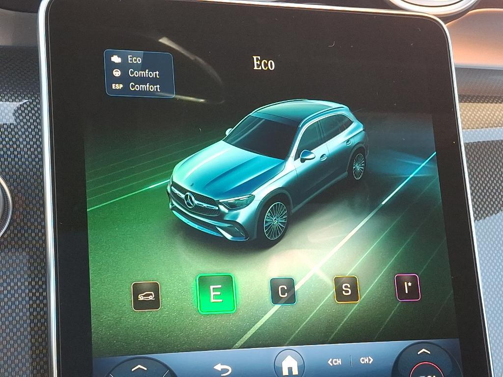 new 2025 Mercedes-Benz GLC 300 car