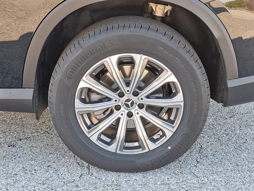 new 2025 Mercedes-Benz GLC 300 car