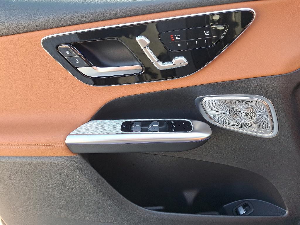 new 2025 Mercedes-Benz GLC 300 car