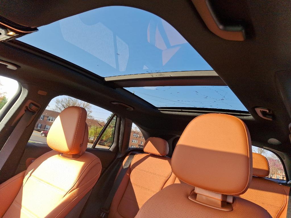 new 2025 Mercedes-Benz GLC 300 car