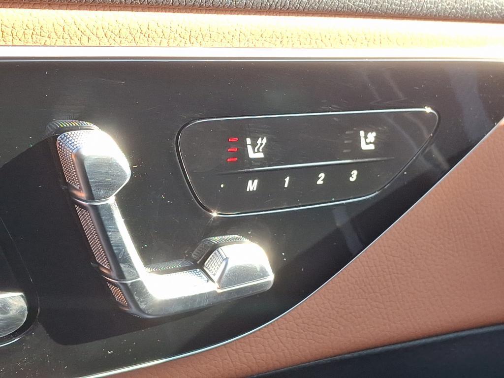 new 2025 Mercedes-Benz GLC 300 car