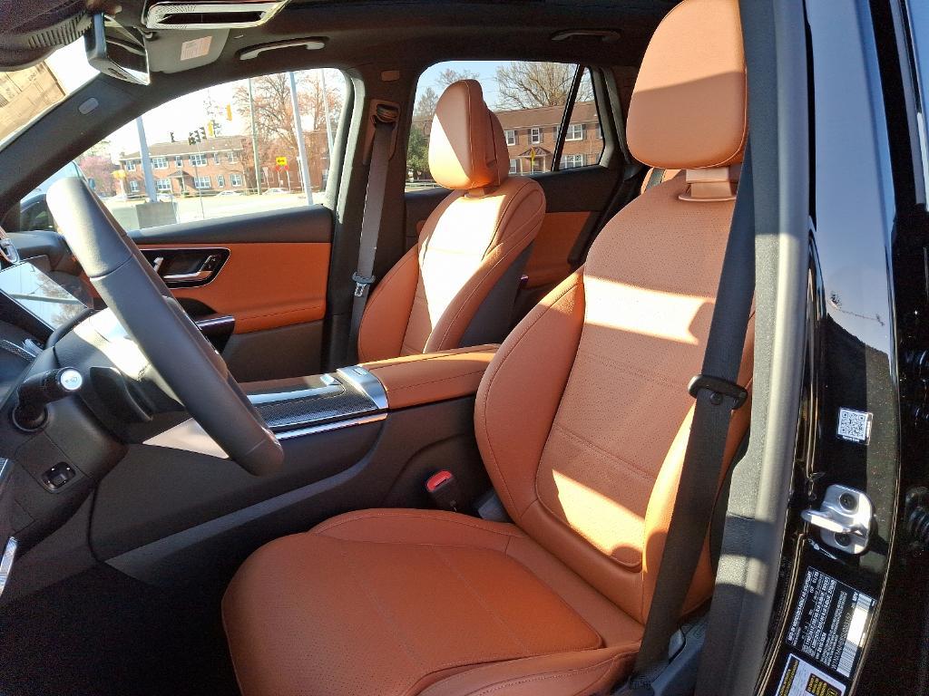 new 2025 Mercedes-Benz GLC 300 car