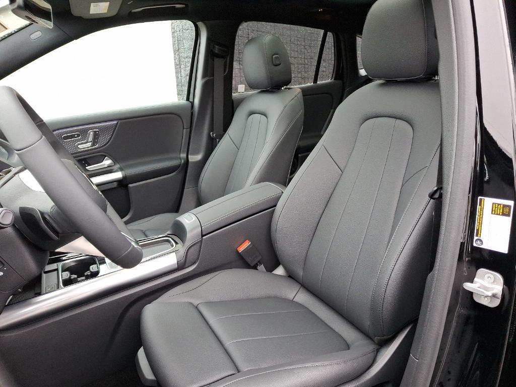 used 2025 Mercedes-Benz GLA 250 car, priced at $40,900