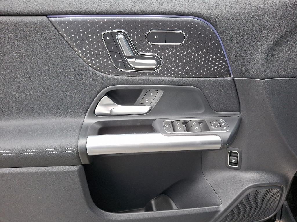 used 2025 Mercedes-Benz GLA 250 car, priced at $40,900