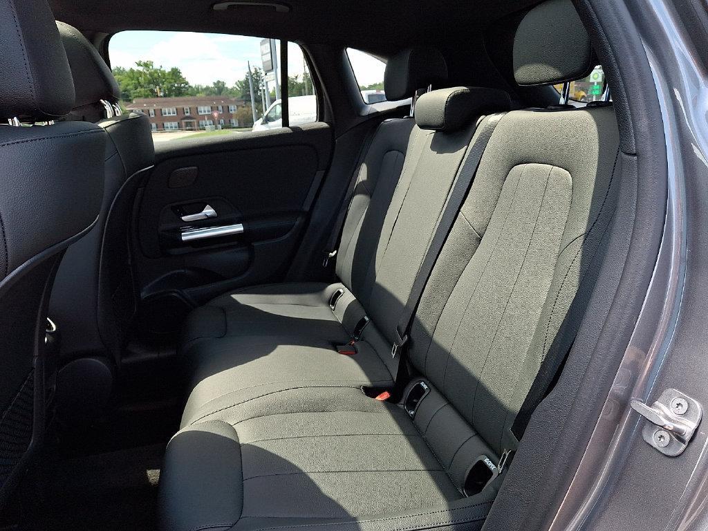 Mercedes-Benz GLA view 10
