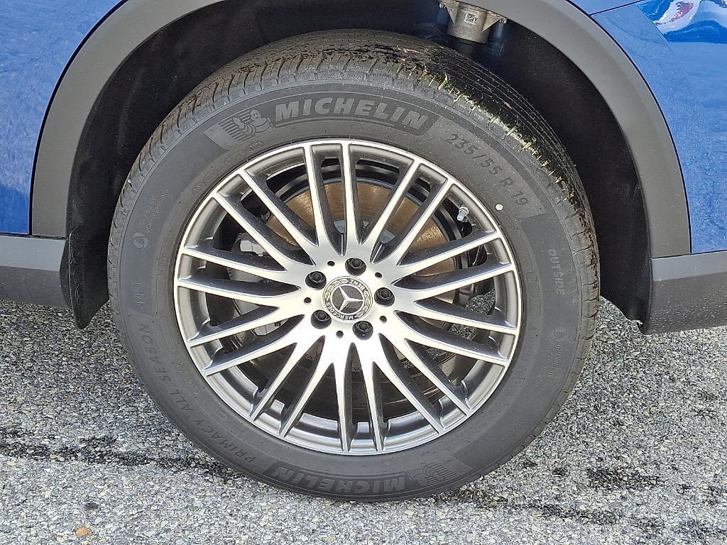 new 2025 Mercedes-Benz GLC 300 car, priced at $57,955