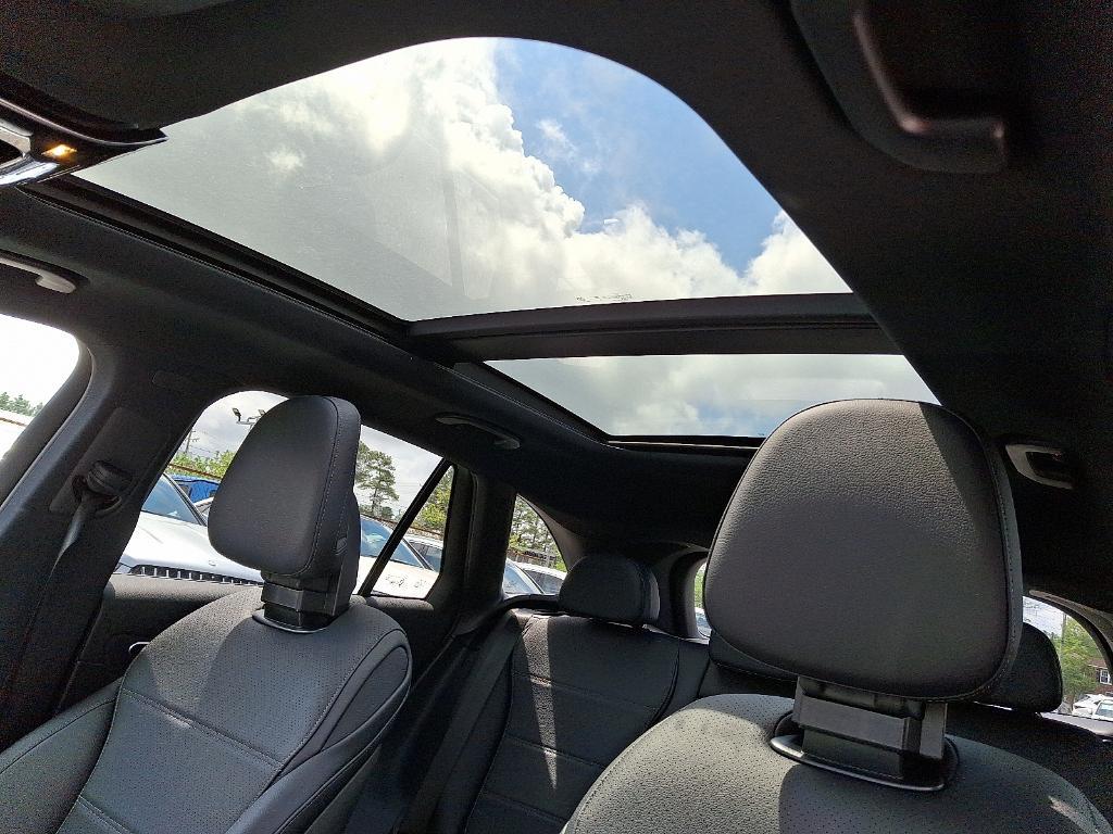 new 2025 Mercedes-Benz GLC 300 car, priced at $57,955