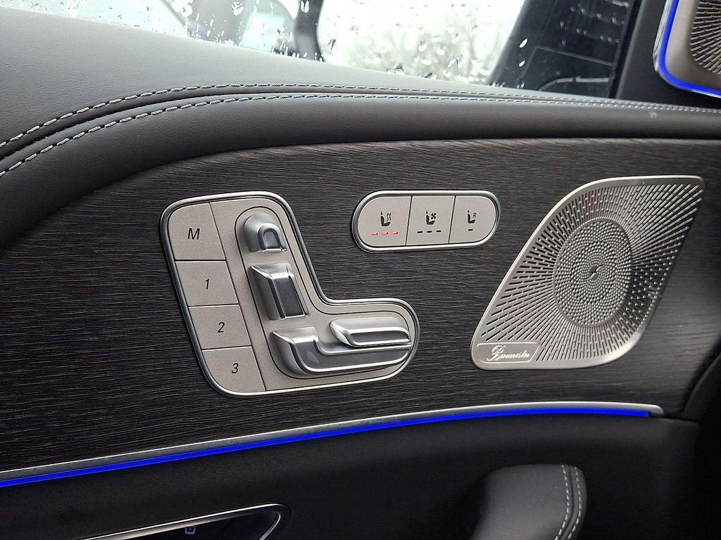 new 2026 Mercedes-Benz Maybach GLS 600 car, priced at $185,350