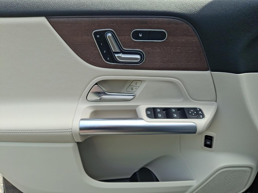 used 2023 Mercedes-Benz GLA 250 car, priced at $30,900