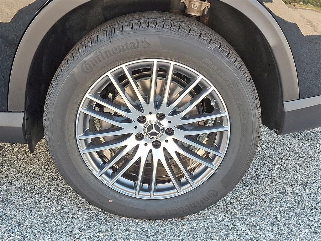 new 2026 Mercedes-Benz GLC 300 car, priced at $57,685